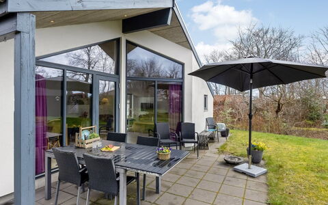Anttoni - 350M from the Sea: Stol, Skygge, Have, Sommerhus, Estate, Gårdhave, Udendørs Møbler, Gård, Udendørs Struktur, Veranda