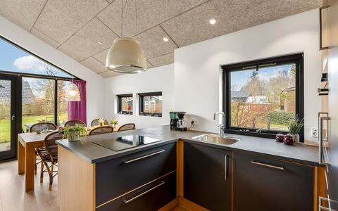 Anttoni - 350M from the Sea: Køkken, Countertop, Indretning, Møbel, Gulvbelægning, Træ, Køkken Apparat, Loft, Etage, Cabinetry