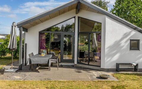 Anttoni - 350M from the Sea: Hjem, Sommerhus, Dør, Garden Bygninger, Estate, Skygge, Have, Skur, Udendørs Struktur, Gård