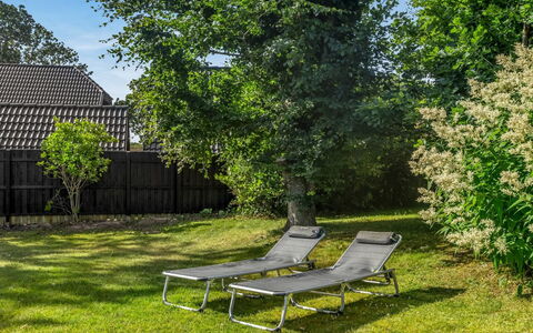 Anttoni - 350M from the Sea: Udendørs Møbler, Møbel, Bunddække, Skygge, Have, Udendørs Bench, Liggestol, Forår, Stol, Lawn