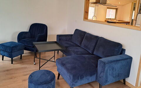 Stefana - from the Sea: Møbel, Etage, Throw Pillow, Couch, Hjem, Stue, Lejlighed, Komfort, Værelse, Pude