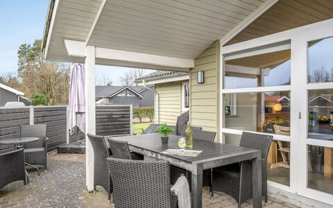 Erikka - 40Km from the Sea: Hus, Hjem, Veranda, Dør, Sommerhus, Sidespor, Dæk, Gårdhave, Skygge, Estate