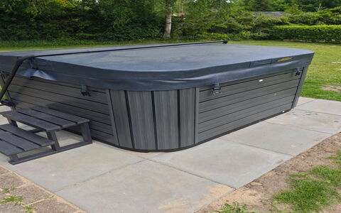 Erikka - 40Km from the Sea: Kompositmateriale, Jacuzzi, Badekar, Svømmepøl, Backyard