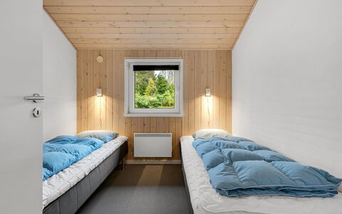 Erikka - 40Km from the Sea: Soveværelse, Træ, Seng, Loft, Sengetøj, Indretning, Sengetøj, Hjem, Bed Frame, Værelse