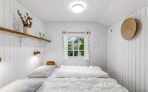 Anu - 2Km to the Fjord: Træ, Soveværelse, Loft, Gulvbelægning, Indretning, Seng, Etage, Sengetøj, Sengetøj, Bed Frame