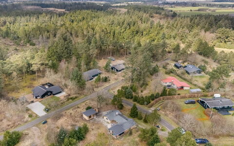 Anu - 2Km to the Fjord: Træ, Naturligt Miljø, Landskab, Boligområde, Land Lot, Tag, Landdistrikt, Menneskelig Bosættelse, Luftfotografering, Forstad