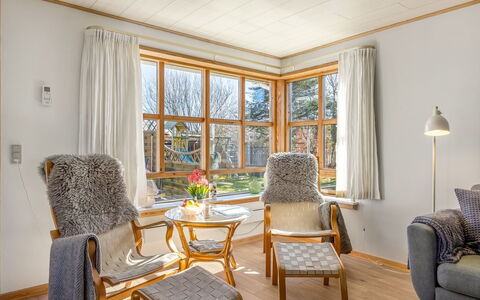Elza - 700M from the Sea: Møbel, Indretning, Gulvbelægning, Etage, Træ, Loft, Stol, Stue, Værelse, Trægulve