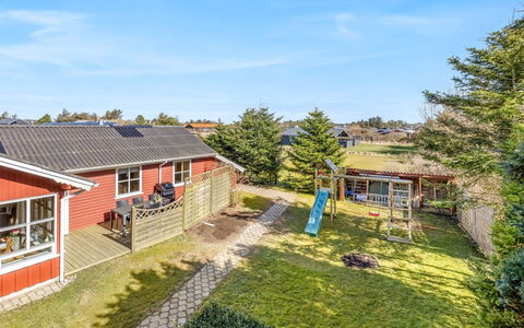 Elza - 700M from the Sea: Boligområde, Hus, Tag, Hjem, Land Lot, Sommerhus, Lawn, Have, Estate, Gård