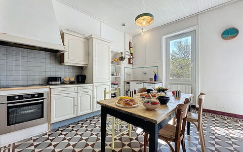 L'Ecluse: Gulvbelægning, Køkken, Indretning, Etage, Køkken Apparat, Træ, Countertop, Større Bandage, Loft, Cabinetry