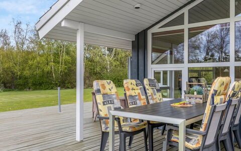 Aswaldi - 1.5Km from the Sea: Træ, Have, Backyard, Land Lot, Hjem, Tag, Skygge, Dæk, Hårdttræ, Gård