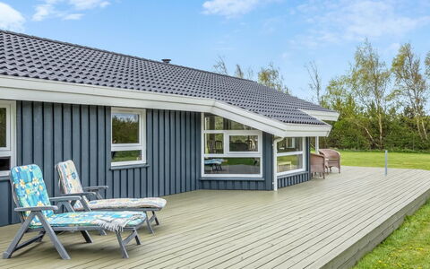 Aswaldi - 1.5Km from the Sea: Træ, Have, Backyard, Land Lot, Hjem, Tag, Skygge, Dæk, Hårdttræ, Gård