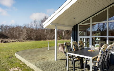 Aswaldi - 1.5Km from the Sea: Træ, Veranda, Hjem, Dør, Skygge, Hårdttræ, Sommerhus, Estate, Dæk, Bejdse