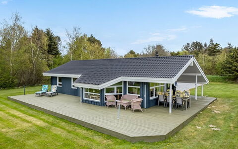 Aswaldi - 1.5Km from the Sea: Tag, Sommerhus, Skygge, Estate, Design, Hårdttræ, Veranda, Udendørs Struktur, Garden Bygninger, Sidespor