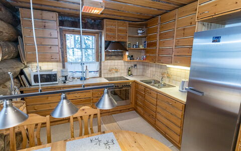 Rukastuga: Køkken, Træ, Countertop, Gulvbelægning, Loft, Cabinetry, Indretning, Køkken Apparat, Større Bandage, Etage