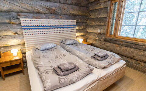 Rukastuga: Soveværelse, Seng, Bed Frame, Sengetøj, Loft, Sengetøj, Bejdse, Sengetøj, Sovesal, Hårdttræ
