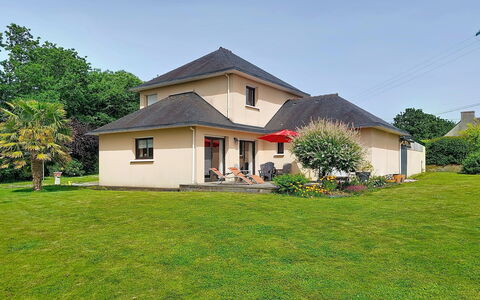 Le Duc: Hus, Tag, Hjem, Boligområde, Sommerhus, Busk, Have, Stuehus, Land Lot, Lawn