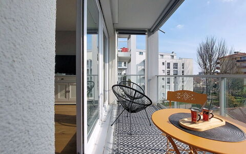 Le Colibri: Træ, Lejlighed, Indretning, Møbel, Etage, Hjem, Altan, Glas, Stol, Ejerlejlighed