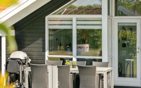 Ognen - 300M from the Sea: Træ, Hjem, Dør, Veranda, Møbel, Stol, Sommerhus, Sidespor, Udendørs Møbler, Gårdhave