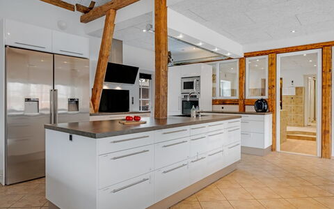 Blaguna - 9Km to the Fjord: Gulvbelægning, Træ, Etage, Loft, Køkken, Indretning, Countertop, Trægulve, Cabinetry, Møbel
