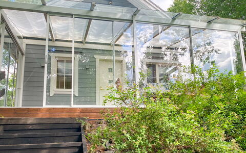 Aurinko Vanaja: Have, Metal, Glas, Dagslys, Udendørs Struktur, Skygge, Garden Bygninger, Design, Veranda, Gård