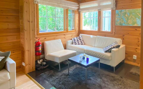Aurinko Vanaja: Træ, Indretning, Gulvbelægning, Etage, Møbel, Loft, Hjem, Couch, Lejlighed, Stue
