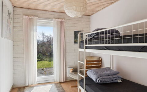 Paale - 395M from the Sea: Træ, Soveværelse, Etage, Gulvbelægning, Seng, Indretning, Møbel, Hjem, Sengetøj, Bed Frame