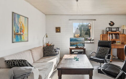 Paale - 395M from the Sea: Møbel, Træ, Indretning, Gulvbelægning, Etage, Stol, Værelse, Loft, Stue, Lejlighed