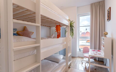 Parkville with Parking & Terrace: Indretning, Køjeseng, Etage, Møbel, Gulvbelægning, Loft, Lejlighed, Værelse, Soveværelse, Seng