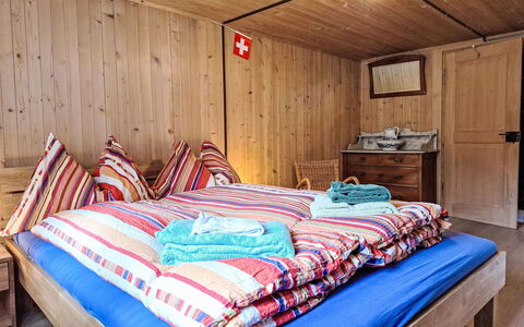 Haus Margrittli: Møbel, Træ, Soveværelse, Seng, Indretning, Sengetøj, Sengetøj, Værelse, Bed Frame, Hårdttræ