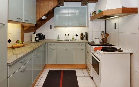 Haus Margrittli: Køkken, Countertop, Køkken Apparat, Gulvbelægning, Cabinetry, Træ, Indretning, Større Bandage, Etage, Loft