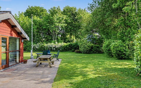 Pascal - 175M from the Sea: Busk, Have, Sommerhus, Lawn, Gård, Landscaping, Garden Bygninger, Skygge, Parkere, Backyard