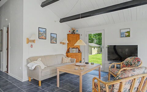 Pascal - 175M from the Sea: Dør, Sommerhus, Stol, Hårdttræ, Bejdse, Veranda, Udendørs Møbler, Planke, Sidespor, Stue
