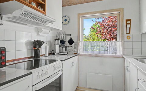 Pascal - 175M from the Sea: Køkken, Køkken Apparat, Større Bandage, Countertop, Træ, Indretning, Gulvbelægning, Husholdningsapparat, Cabinetry, Værelse