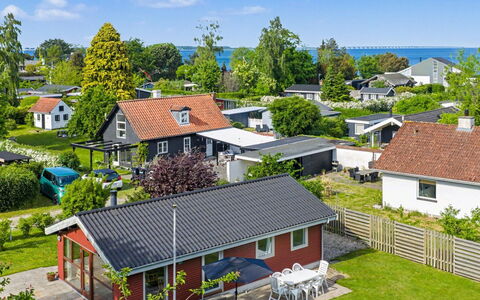 Pascal - 175M from the Sea: Boligområde, Hus, Hjem, Tag, Landskab, Forstad, Sommerhus, Estate, Landscaping, Eco Hotel