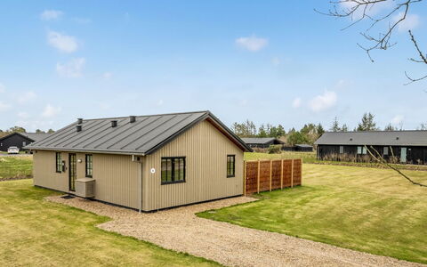 Emin - 2.8Km from the Sea: Møbel, Træ, Indretning, Gulvbelægning, Etage, Stol, Værelse, Loft, Stue, Lejlighed
