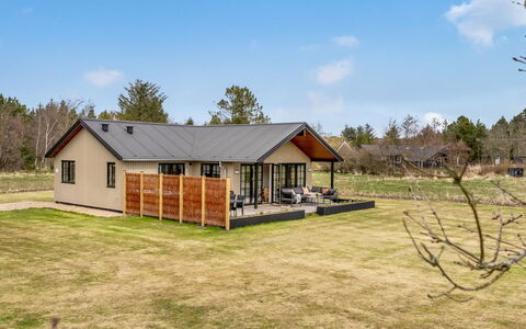 Emin - 2.8Km from the Sea: Møbel, Træ, Indretning, Gulvbelægning, Etage, Stol, Værelse, Loft, Stue, Lejlighed