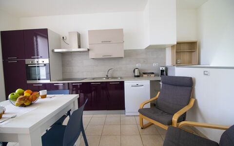 Villa i Gabbiani Otranto: Gulvbelægning, Køkken Apparat, Møbel, Træ, Indretning, Større Bandage, Køkken, Countertop, Etage, Cabinetry