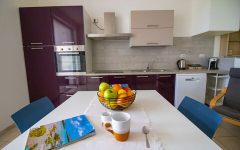 Villa i Gabbiani Otranto: Møbel, Gulvbelægning, Indretning, Træ, Større Bandage, Køkken Apparat, Køkken, Etage, Countertop, Værelse