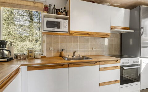 Ansfried - 900M from the Sea: Køkken, Køkken Apparat, Countertop, Cabinetry, Større Bandage, Gulvbelægning, Møbel, Træ, Indretning, Køkkenvask