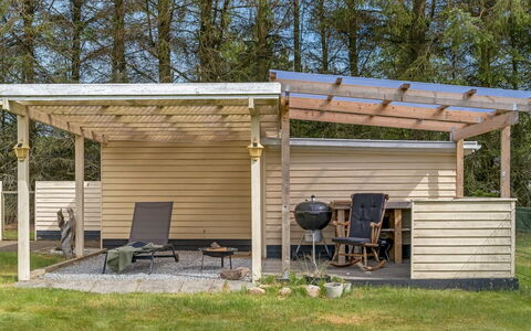 Ansfried - 900M from the Sea: Træ, Skygge, Udendørs Struktur, Garden Bygninger, Backyard, Have, Skur, Pergola, Hårdttræ, Gård