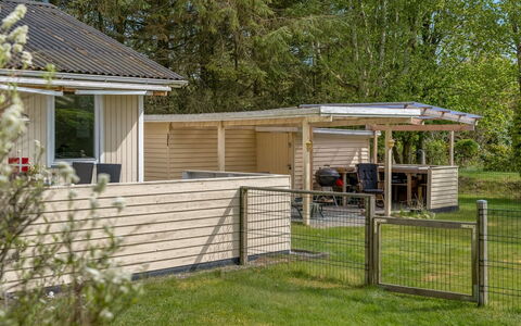 Ansfried - 900M from the Sea: Tag, Hjem, Have, Sommerhus, Backyard, Garden Bygninger, Sidespor, Gård, Skygge, Udendørs Struktur
