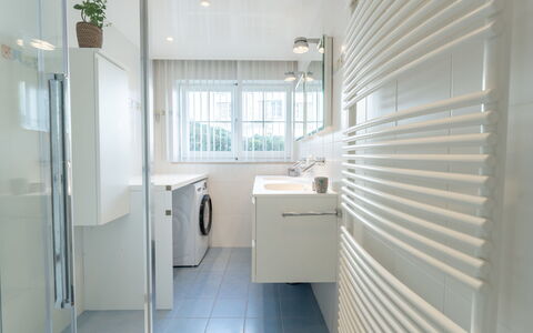 Pura Vida with Private Parking: Gulvbelægning, Indretning, Væg, Etage, Sanitærarmatur, Loft, Badeværelse, Belysning, Vvs, Tap