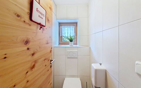 Navis 604: Gulvbelægning, Væg, Toiletbræt, Træ, Etage, Toilet, Badeværelse, Sanitærarmatur, Indretning, Vvs