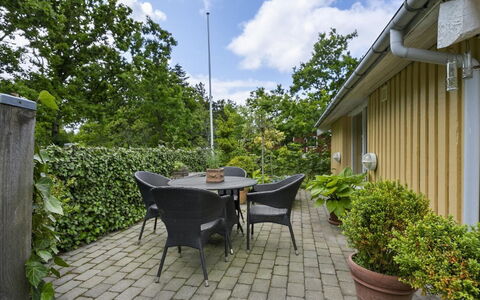 Holmsten - 250M to the Fjord: Møbel, Træ, Indretning, Gulvbelægning, Etage, Stol, Værelse, Loft, Stue, Lejlighed