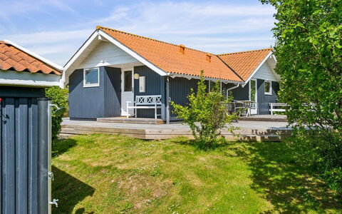 Caranus - 120M from the Sea: Hjem, Sommerhus, Tag, Hus, Sidespor, Skygge, Estate, Veranda, Hårdttræ, Planke