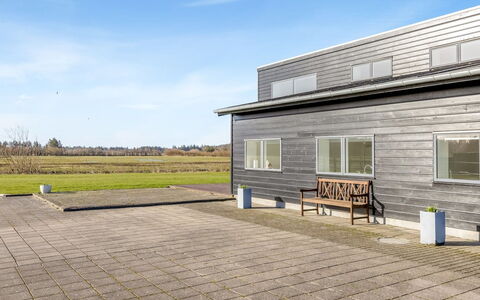 Emelita - 1.4Km from the Sea: Møbel, Træ, Indretning, Gulvbelægning, Etage, Stol, Værelse, Loft, Stue, Lejlighed