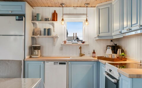 Nikica - from the Sea: Køkken, Køkken Apparat, Indretning, Større Bandage, Countertop, Træ, Cabinetry, Værelse, Møbel, Husholdningsapparat
