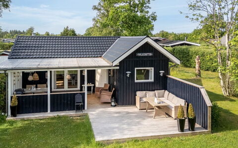 Nikica - from the Sea: Hus, Tag, Sommerhus, Hjem, Veranda, Sidespor, Lawn, Garden Bygninger, Backyard, Gård