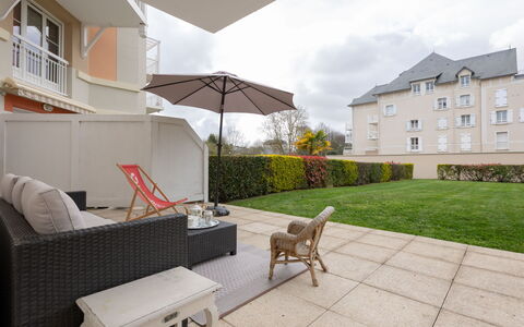 Les Orchidées: Boligområde, Hjem, Have, Lejlighed, Estate, Landscaping, Gård, Lawn, Gårdsplads, Altan