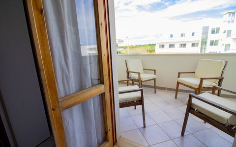 Anisia'S Home Otranto: Træ, Etage, Lejlighed, Hårdttræ, Bejdse, Altan, Stol, Trægulve, Dagslys, Planke